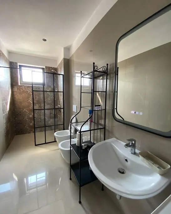 Sara Blue Apartment 地拉那